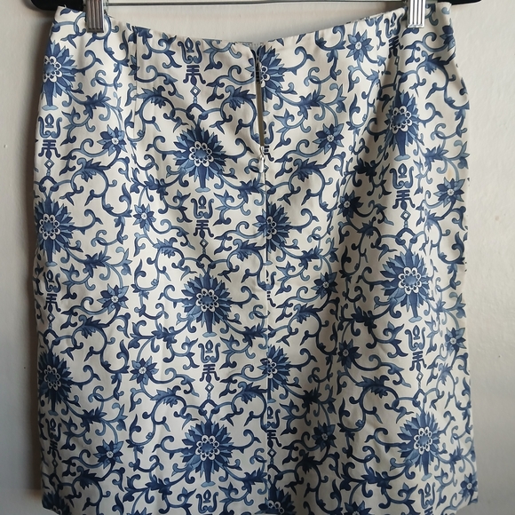 Ralph Lauren Blue and White Floral A-Line Skirt - Picture 3 of 11